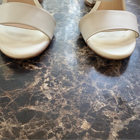 Gianni Bini White Heeled Mules with Chunky Block Heel - Picture 4 of 12